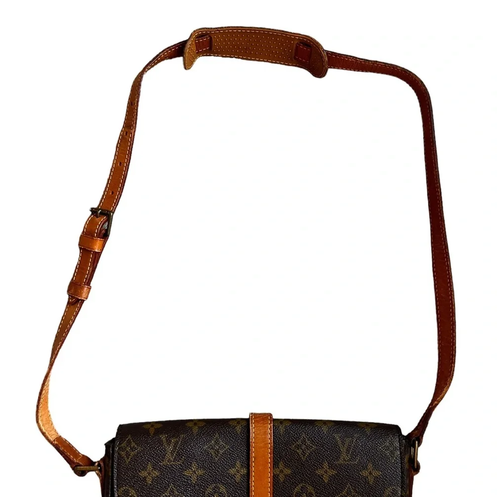 Louis Vuitton Chantilly Crossbody Bag - Picture 6 of 16